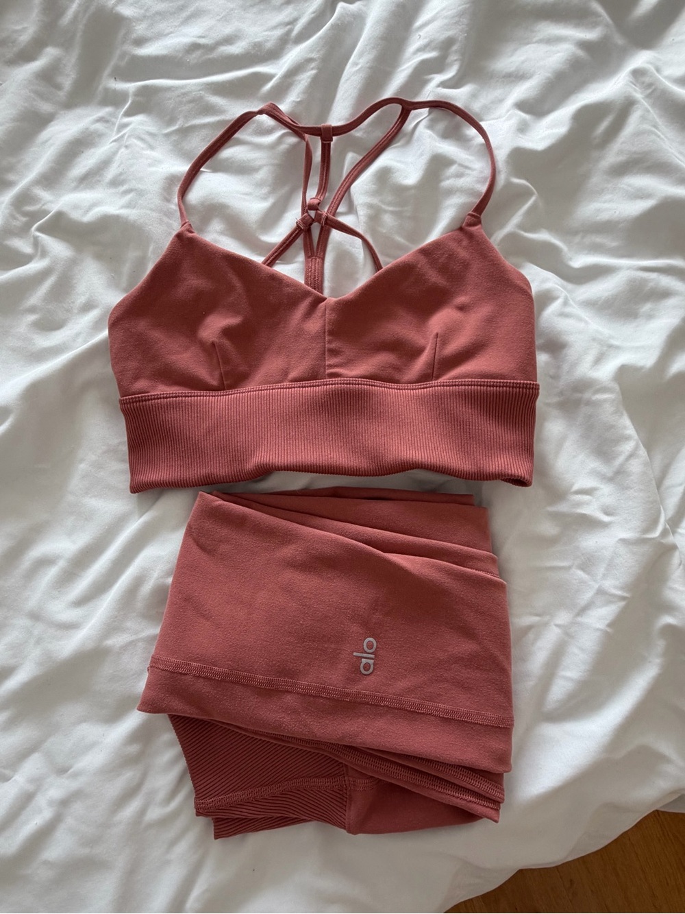 ALO Yoga Women’s Set